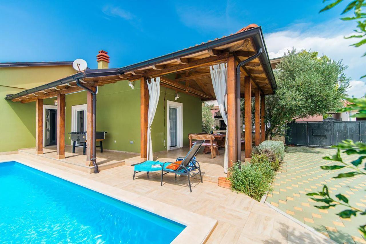 Holiday Home Tanja بولا المظهر الخارجي الصورة