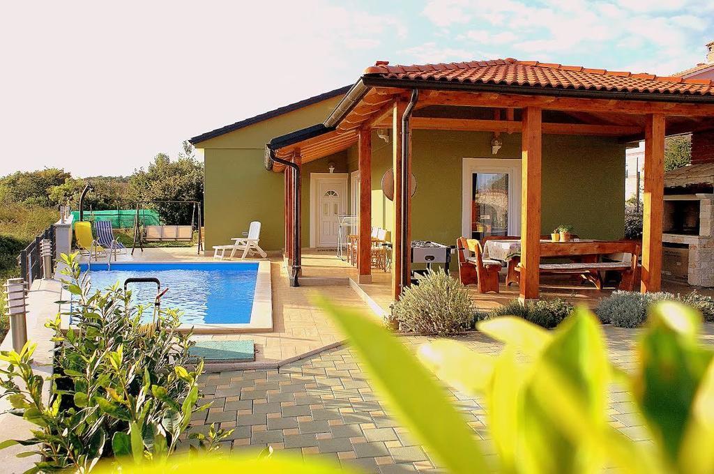 Holiday Home Tanja بولا الغرفة الصورة